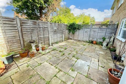 2 bedroom ground floor maisonette for sale, Larch Crescent, Epsom, Surrey