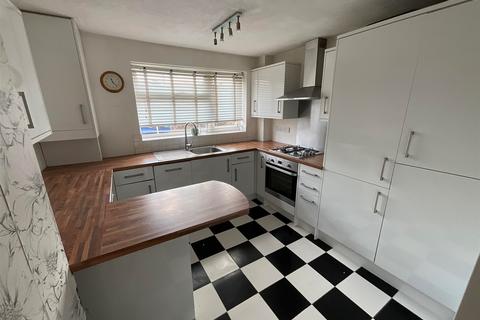 2 bedroom ground floor maisonette for sale, Larch Crescent, Epsom, Surrey