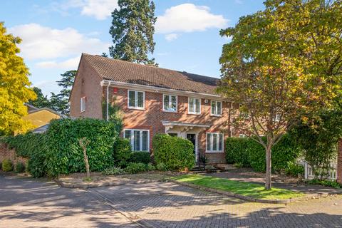 3 bedroom end of terrace house for sale, Haddon Close, Weybridge, KT13