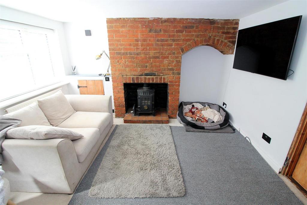 105 The Hill, Wheathampstead   Living Room 2.JPG