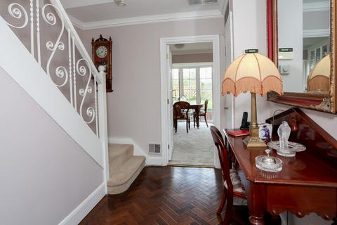 9 Corone Close, Folkestone, CT19 5LJ