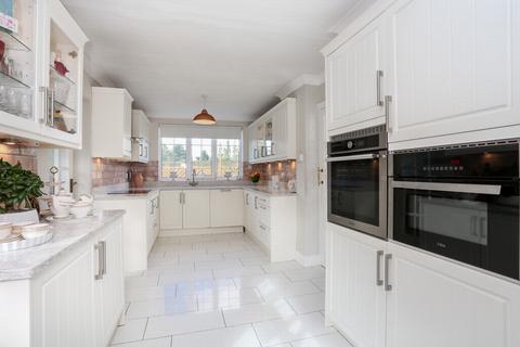 9 Corone Close, Folkestone, CT19 5LJ