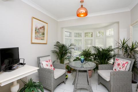 9 Corone Close, Folkestone, CT19 5LJ