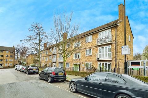 2 bedroom flat for sale, Dynevor Road, London N16