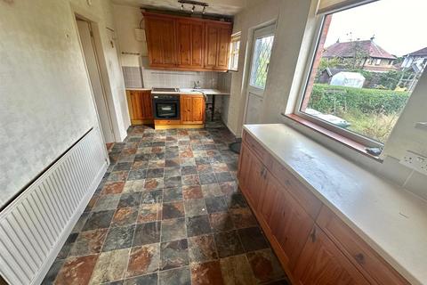 2 bedroom end of terrace house for sale, Welwyn Avenue, Batley