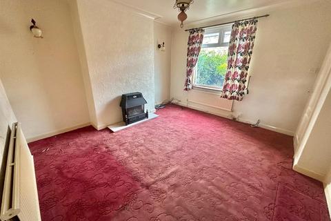 2 bedroom end of terrace house for sale, Welwyn Avenue, Batley