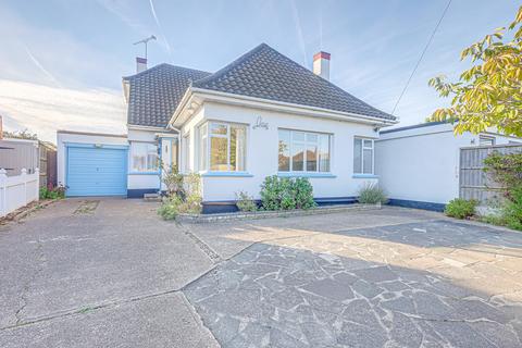 3 bedroom detached house for sale, Tattersall Gardens, Leigh-on-Sea, SS9