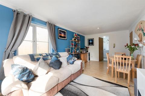 1 bedroom flat for sale, Yeomanry Close, Epsom