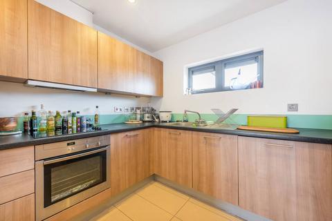 2 bedroom flat to rent, Larden Road, Acton, London, W3