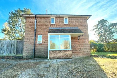 2 bedroom terraced house to rent, St. Michaels Road, Woking GU21