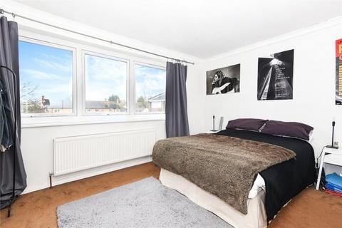 7 Langley Meadow, Loughton, IG10 2DL