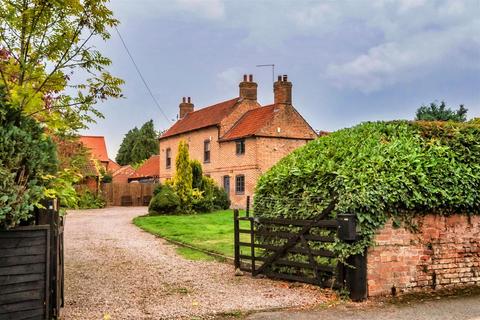 5 bedroom farm house for sale, High Street, Swinderby, Lincoln