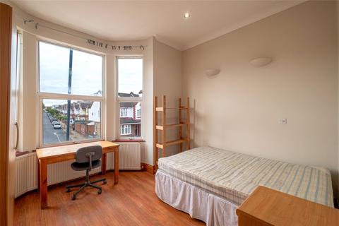 3 bedroom apartment to rent, Tooting Bec Road, Tooting, London, SW17