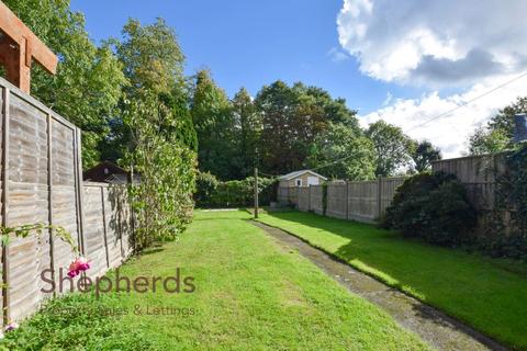 8 Whitefields Road, Cheshunt, Waltham Cross, EN8 0EJ