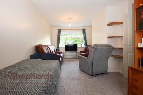 8 Whitefields Road, Cheshunt, Waltham Cross, EN8 0EJ