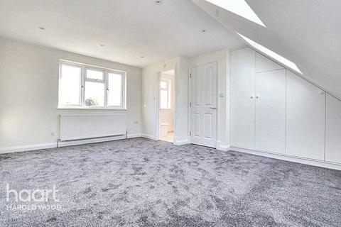 42 Homeway, Romford, RM3 0HD