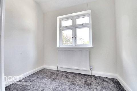 42 Homeway, Romford, RM3 0HD