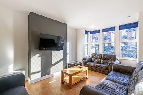 75 Headingley Mount, Leeds, LS6 3EW