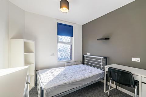 75 Headingley Mount, Leeds, LS6 3EW