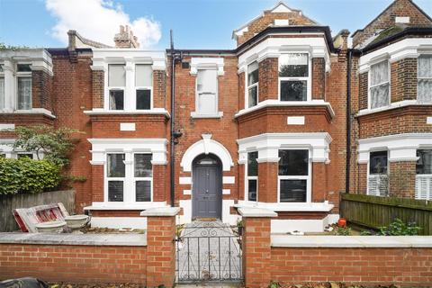 2 bedroom house to rent, Thorney Hedge Road, London W4