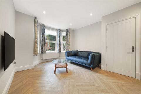 2 bedroom house to rent, Thorney Hedge Road, London W4