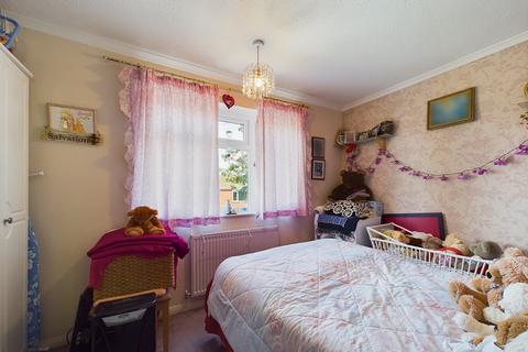 59 Baneberry Road, Gloucester, GL4 6YR