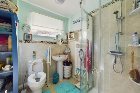 59 Baneberry Road, Gloucester, GL4 6YR