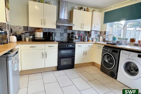 2 bedroom terraced house for sale, Butts Road, Penn