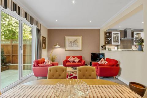 14 Glenside Close, Kenley, CR8 5AX