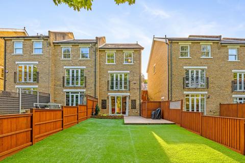 14 Glenside Close, Kenley, CR8 5AX