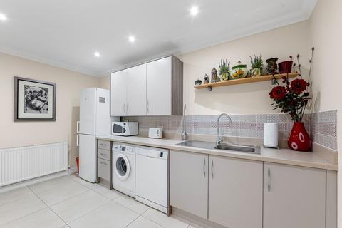 14 Glenside Close, Kenley, CR8 5AX