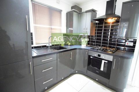 2 bedroom flat to rent, Rectory Road, Manor Park, E12
