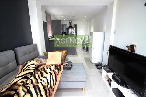 2 bedroom flat to rent, Rectory Road, Manor Park, E12