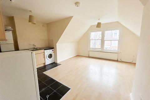 1 bedroom flat to rent, Woodland Vale Road, St Leonards-On-Sea TN37