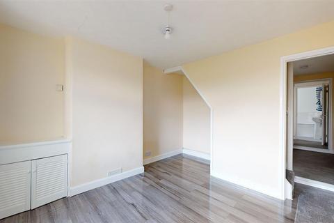 2 bedroom end of terrace house to rent, Tower Hill, Dover, CT17