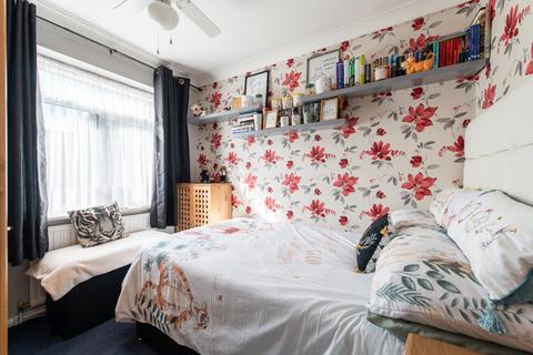 54 Abbots Field, Gravesend, DA12 5JA