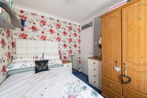54 Abbots Field, Gravesend, DA12 5JA