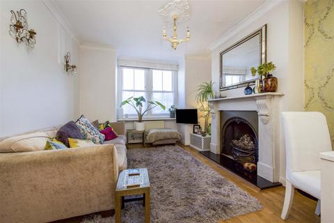 4 bedroom end of terrace house for sale, Gould Road, Twickenham