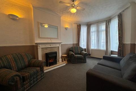 4 bedroom end of terrace house for sale, North Street, Bristol BS16