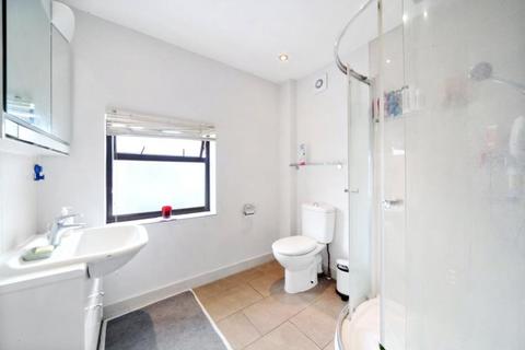 3 bedroom apartment to rent, Camden Road, London, N7