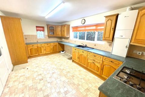 2 bedroom detached bungalow for sale, Overthorpe Road, Dewsbury, WF12