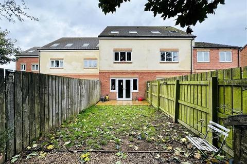 4 bedroom terraced house for sale, Melbourne Court, Hemsworth, Pontefract