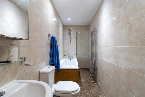 undefined, Queens Road, Hyde Park, Leeds