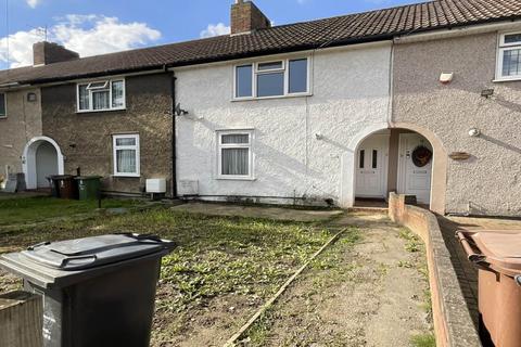 3 bedroom house to rent, Hedingham Road, Dagenham,