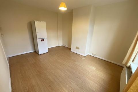 3 bedroom house to rent, Hedingham Road, Dagenham,