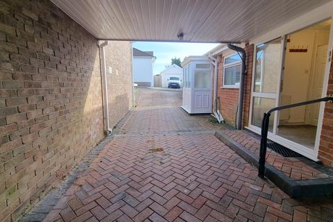 2 bedroom detached bungalow to rent, Bro Dedwydd, Swansea SA2