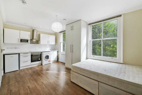 Studio to rent, Bamborough Gardens, London W12