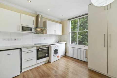 Studio to rent, Bamborough Gardens, London W12