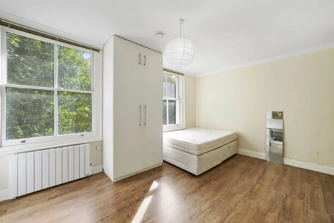 Studio to rent, Bamborough Gardens, London W12