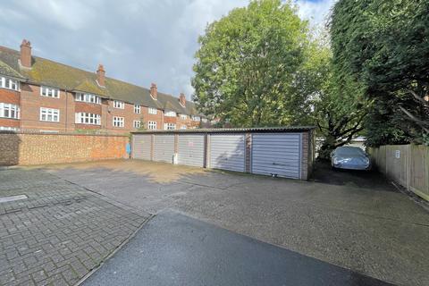 7, Mistley Court Ashley Road, Epsom, KT18 5AW